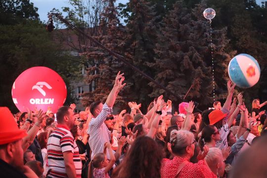 Chełm bawił się do późnego wieczora! „Lato z Radiem i Telewizją Polską” przyciągnęło tłumy [GALERIA ZDJĘĆ] 
