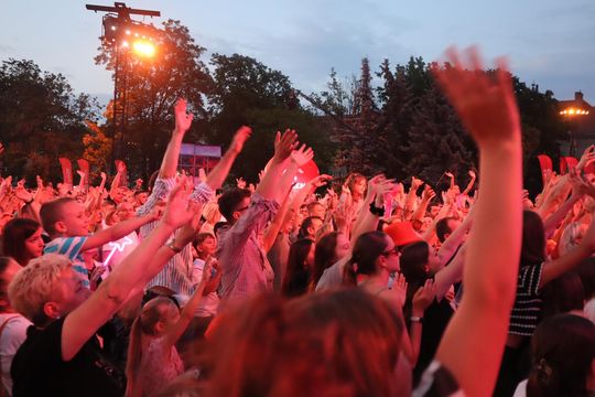 Chełm bawił się do późnego wieczora! „Lato z Radiem i Telewizją Polską” przyciągnęło tłumy [GALERIA ZDJĘĆ] 