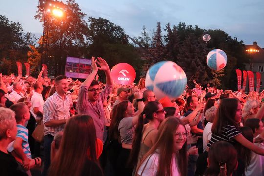 Chełm bawił się do późnego wieczora! „Lato z Radiem i Telewizją Polską” przyciągnęło tłumy [GALERIA ZDJĘĆ] 