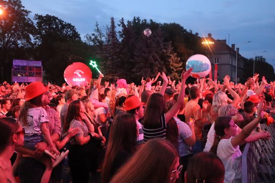 Chełm bawił się do późnego wieczora! „Lato z Radiem i Telewizją Polską” przyciągnęło tłumy [GALERIA ZDJĘĆ] 
