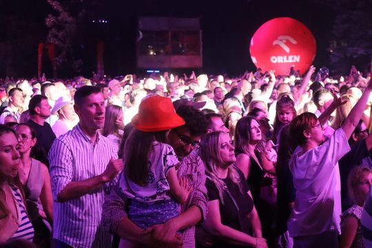 Chełm bawił się do późnego wieczora! „Lato z Radiem i Telewizją Polską” przyciągnęło tłumy [GALERIA ZDJĘĆ] 