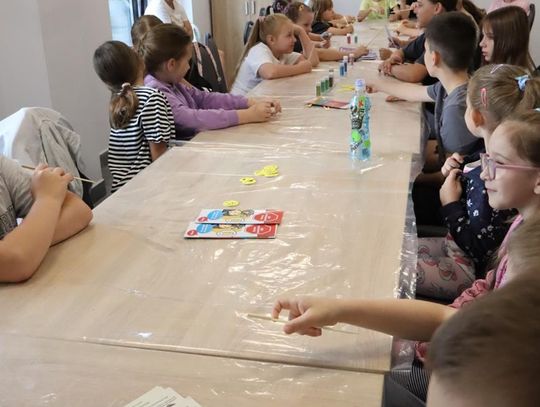„Slime - Kolorowe Laboratorium” warsztaty w ramach akcji „WAKACJE OFFLINE - Aktywnie, zdrowo i bez uzależnień” [GALERIA]