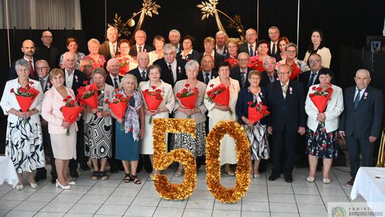 Wyjątkowy jubileusz w Siennicy Nadolnej. Pary świętowały złote i diamentowe gody [GALERIA ZDJĘĆ]