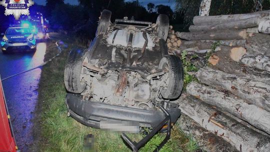Śmiertelny wypadek w Borowicy. Nie żyje 34-letni kierowca [ZDJĘCIA]