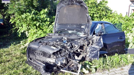 Nietrzeźwy kierowca audi czołowo zderzył się z ciężarówką [ZDJĘCIA]