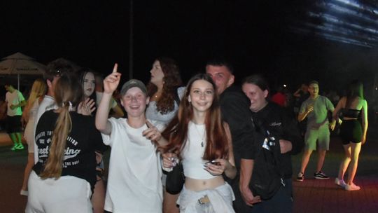 Dance Party w Wojsławicach. Letni wieczór z muzyką i tańcem na molo [ZDJĘCIA]