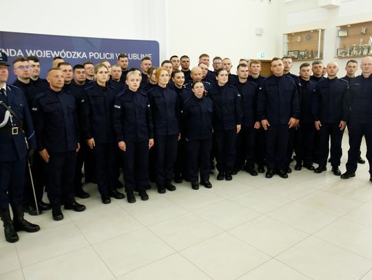 Medale, awanse i ślubowanie nowych policjantów w Komendzie Wojewódzkiej Policji w Lublinie [ZDJĘCIA]