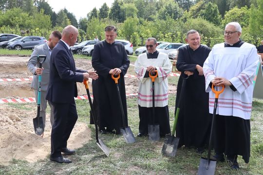Gm. Chełm. Inauguracja budowy Centrum Wsparcia Hospicyjno-Opiekuńczego w Nowinach [GALERIA ZDJĘĆ] 