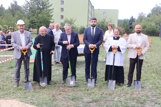 Gm. Chełm. Inauguracja budowy Centrum Wsparcia Hospicyjno-Opiekuńczego w Nowinach [GALERIA ZDJĘĆ] 