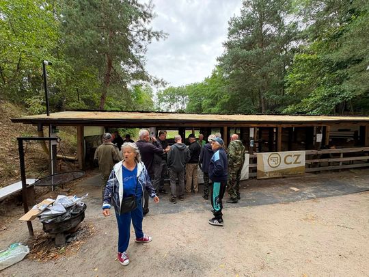 Krasnystaw. Celne oko i sportowe emocje. Seniorzy rywalizowali na strzelnicy w Borowicy [GALERIA ZDJĘĆ] 