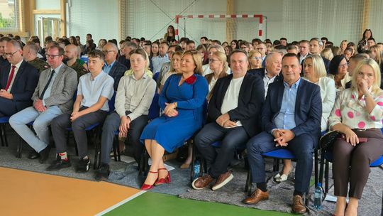 Nowy rok szkolny i nowa hala. Uroczysta inauguracja w chełmskiej „Trójce” [GALERIA ZDJĘĆ]