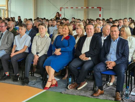 Nowy rok szkolny i nowa hala. Uroczysta inauguracja w chełmskiej „Trójce” [GALERIA ZDJĘĆ]