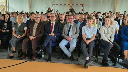 Nowy rok szkolny i nowa hala. Uroczysta inauguracja w chełmskiej „Trójce” [GALERIA ZDJĘĆ] 