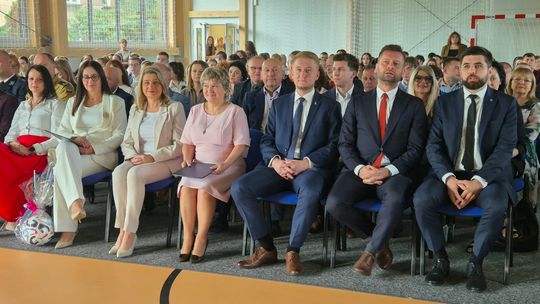 Nowy rok szkolny i nowa hala. Uroczysta inauguracja w chełmskiej „Trójce” [GALERIA ZDJĘĆ] 