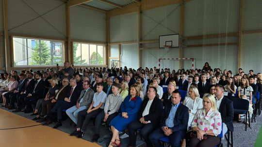 Nowy rok szkolny i nowa hala. Uroczysta inauguracja w chełmskiej „Trójce” [GALERIA ZDJĘĆ] 