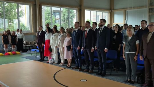 Nowy rok szkolny i nowa hala. Uroczysta inauguracja w chełmskiej „Trójce” [GALERIA ZDJĘĆ] 