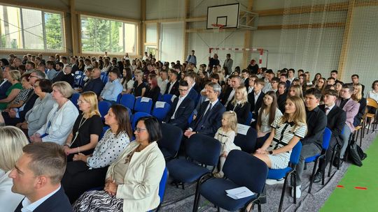 Nowy rok szkolny i nowa hala. Uroczysta inauguracja w chełmskiej „Trójce” [GALERIA ZDJĘĆ] 