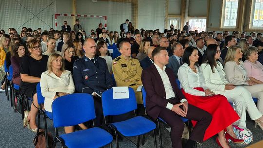 Nowy rok szkolny i nowa hala. Uroczysta inauguracja w chełmskiej „Trójce” [GALERIA ZDJĘĆ] 