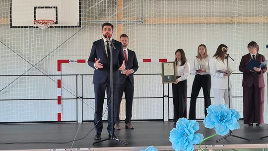 Nowy rok szkolny i nowa hala. Uroczysta inauguracja w chełmskiej „Trójce” [GALERIA ZDJĘĆ] 