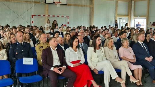 Nowy rok szkolny i nowa hala. Uroczysta inauguracja w chełmskiej „Trójce” [GALERIA ZDJĘĆ] 