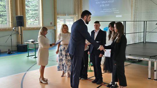 Nowy rok szkolny i nowa hala. Uroczysta inauguracja w chełmskiej „Trójce” [GALERIA ZDJĘĆ] 