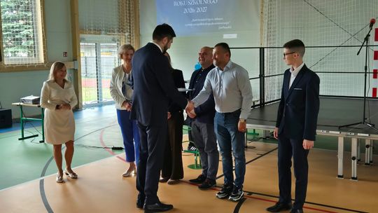 Nowy rok szkolny i nowa hala. Uroczysta inauguracja w chełmskiej „Trójce” [GALERIA ZDJĘĆ] 