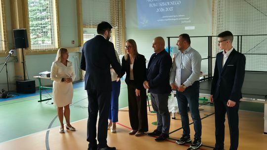 Nowy rok szkolny i nowa hala. Uroczysta inauguracja w chełmskiej „Trójce” [GALERIA ZDJĘĆ] 
