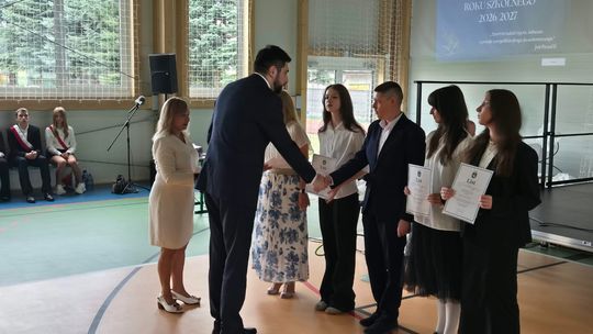 Nowy rok szkolny i nowa hala. Uroczysta inauguracja w chełmskiej „Trójce” [GALERIA ZDJĘĆ] 