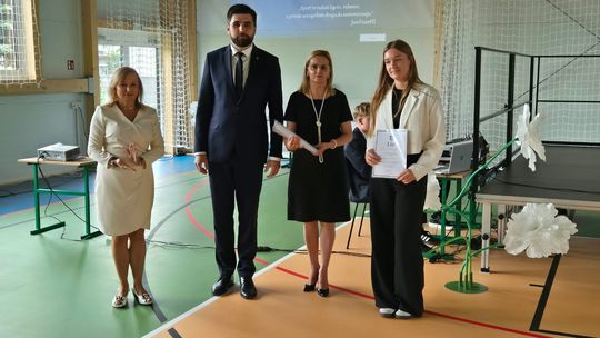 Nowy rok szkolny i nowa hala. Uroczysta inauguracja w chełmskiej „Trójce” [GALERIA ZDJĘĆ] 