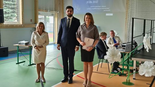 Nowy rok szkolny i nowa hala. Uroczysta inauguracja w chełmskiej „Trójce” [GALERIA ZDJĘĆ] 