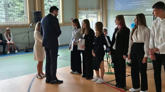 Nowy rok szkolny i nowa hala. Uroczysta inauguracja w chełmskiej „Trójce” [GALERIA ZDJĘĆ] 
