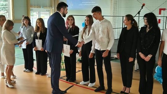 Nowy rok szkolny i nowa hala. Uroczysta inauguracja w chełmskiej „Trójce” [GALERIA ZDJĘĆ] 