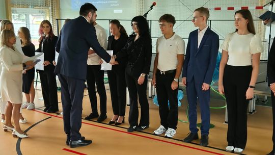 Nowy rok szkolny i nowa hala. Uroczysta inauguracja w chełmskiej „Trójce” [GALERIA ZDJĘĆ] 
