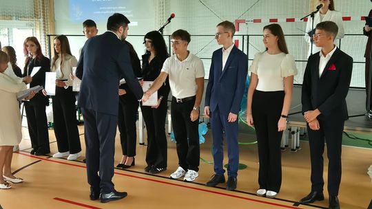 Nowy rok szkolny i nowa hala. Uroczysta inauguracja w chełmskiej „Trójce” [GALERIA ZDJĘĆ] 