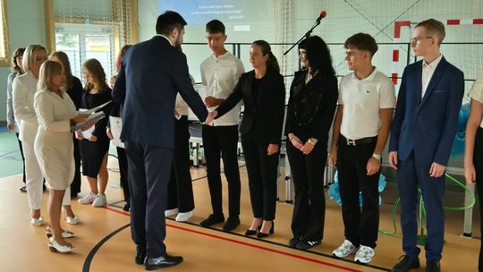 Nowy rok szkolny i nowa hala. Uroczysta inauguracja w chełmskiej „Trójce” [GALERIA ZDJĘĆ] 