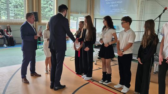 Nowy rok szkolny i nowa hala. Uroczysta inauguracja w chełmskiej „Trójce” [GALERIA ZDJĘĆ] 