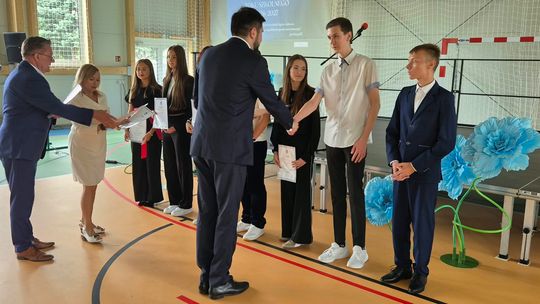 Nowy rok szkolny i nowa hala. Uroczysta inauguracja w chełmskiej „Trójce” [GALERIA ZDJĘĆ] 