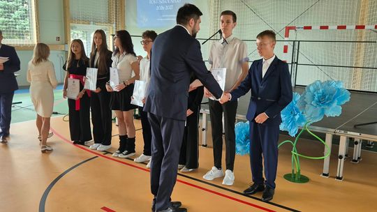 Nowy rok szkolny i nowa hala. Uroczysta inauguracja w chełmskiej „Trójce” [GALERIA ZDJĘĆ] 