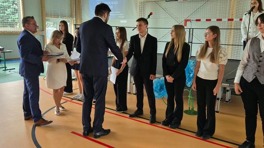 Nowy rok szkolny i nowa hala. Uroczysta inauguracja w chełmskiej „Trójce” [GALERIA ZDJĘĆ] 