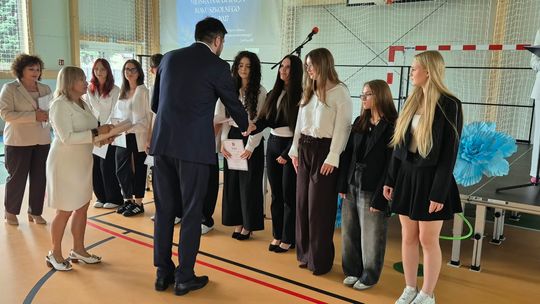 Nowy rok szkolny i nowa hala. Uroczysta inauguracja w chełmskiej „Trójce” [GALERIA ZDJĘĆ] 
