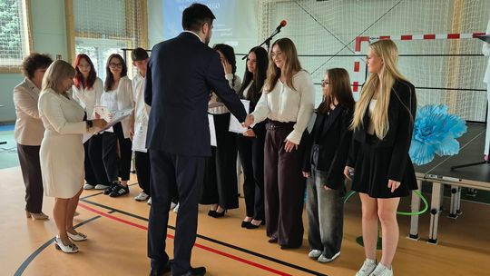 Nowy rok szkolny i nowa hala. Uroczysta inauguracja w chełmskiej „Trójce” [GALERIA ZDJĘĆ] 