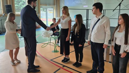 Nowy rok szkolny i nowa hala. Uroczysta inauguracja w chełmskiej „Trójce” [GALERIA ZDJĘĆ] 
