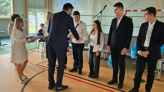 Nowy rok szkolny i nowa hala. Uroczysta inauguracja w chełmskiej „Trójce” [GALERIA ZDJĘĆ] 
