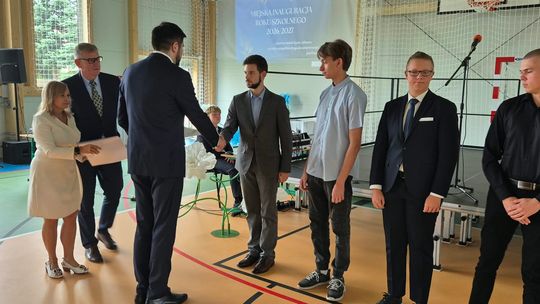 Nowy rok szkolny i nowa hala. Uroczysta inauguracja w chełmskiej „Trójce” [GALERIA ZDJĘĆ] 