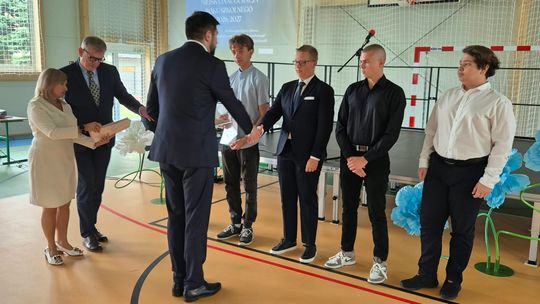 Nowy rok szkolny i nowa hala. Uroczysta inauguracja w chełmskiej „Trójce” [GALERIA ZDJĘĆ] 