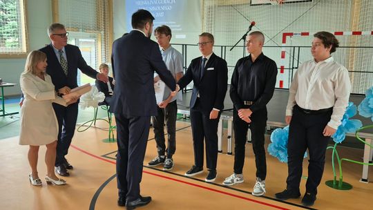 Nowy rok szkolny i nowa hala. Uroczysta inauguracja w chełmskiej „Trójce” [GALERIA ZDJĘĆ] 