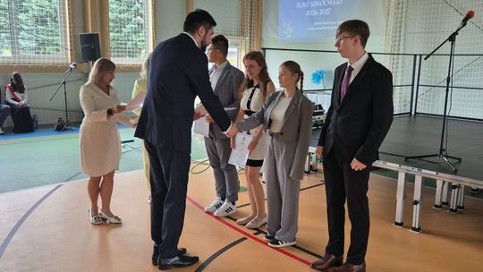 Nowy rok szkolny i nowa hala. Uroczysta inauguracja w chełmskiej „Trójce” [GALERIA ZDJĘĆ] 