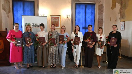 Pow. krasnostawski. 10 nauczycieli odebrało akty mianowania [GALERIA ZDJĘĆ]