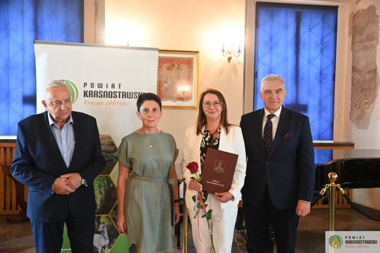 Pow. krasnostawski. 10 nauczycieli odebrało akty mianowania [GALERIA ZDJĘĆ] 