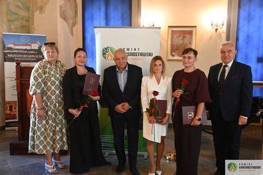 Pow. krasnostawski. 10 nauczycieli odebrało akty mianowania [GALERIA ZDJĘĆ] 
